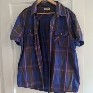Short sleeve plaid shirt